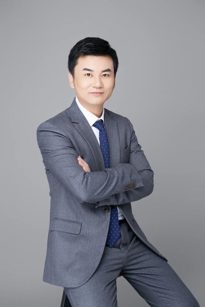  亿元先生低迷表现遭球迷倒戈  